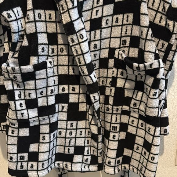 Cabernet Crossword Puzzle Short Fuzzy Robe - Picture 5 of 8